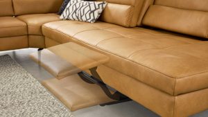 Interliving Sofa Serie 4057 - motorische Beinauflage
