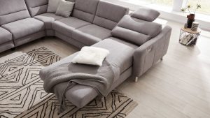 Interliving Sofa Serie 4305 - motorische Relaxfunktion Mo