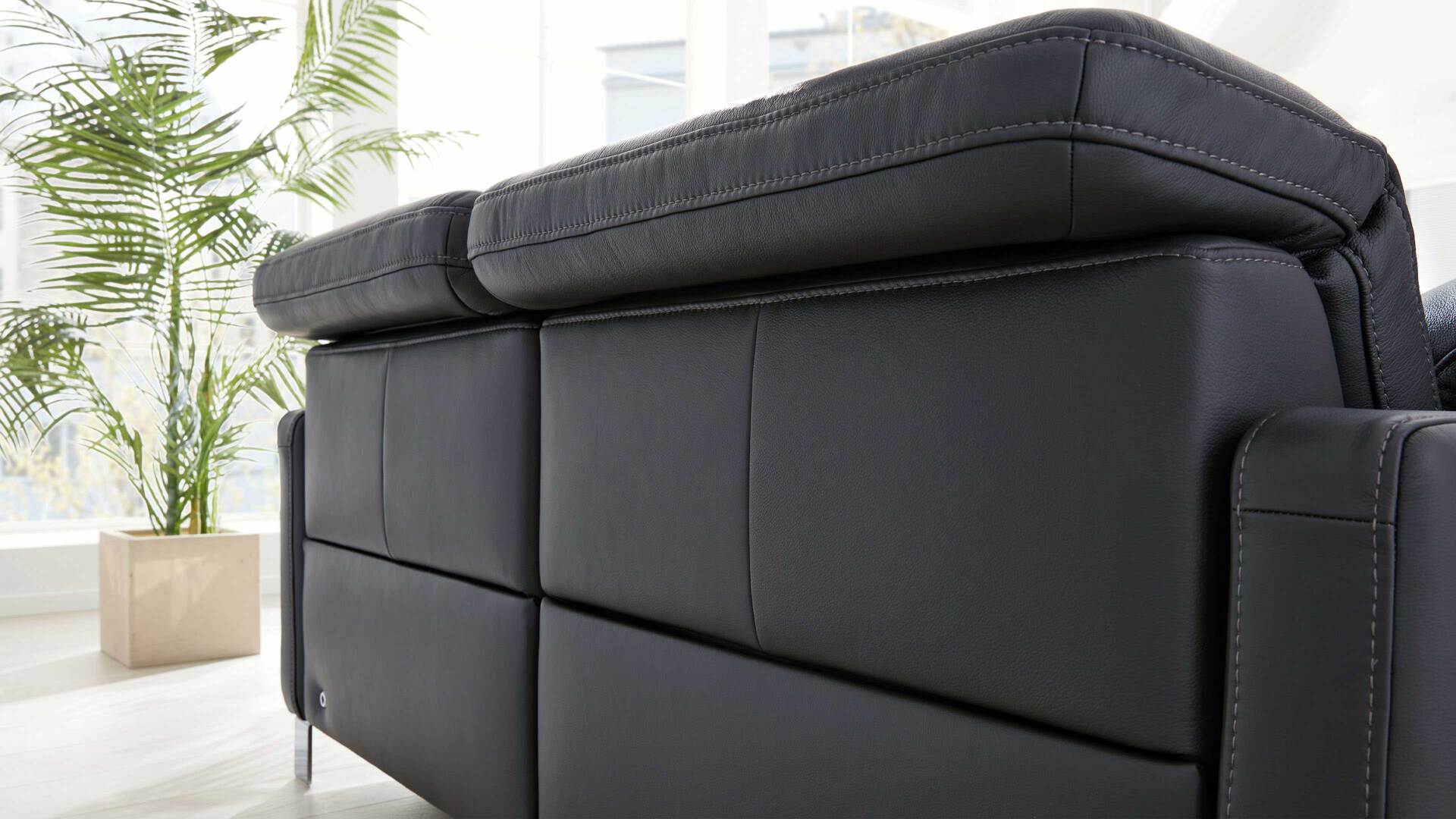 Interliving Sofa Serie 4054 - Mehrpreis Dreisitzer Lederrücken