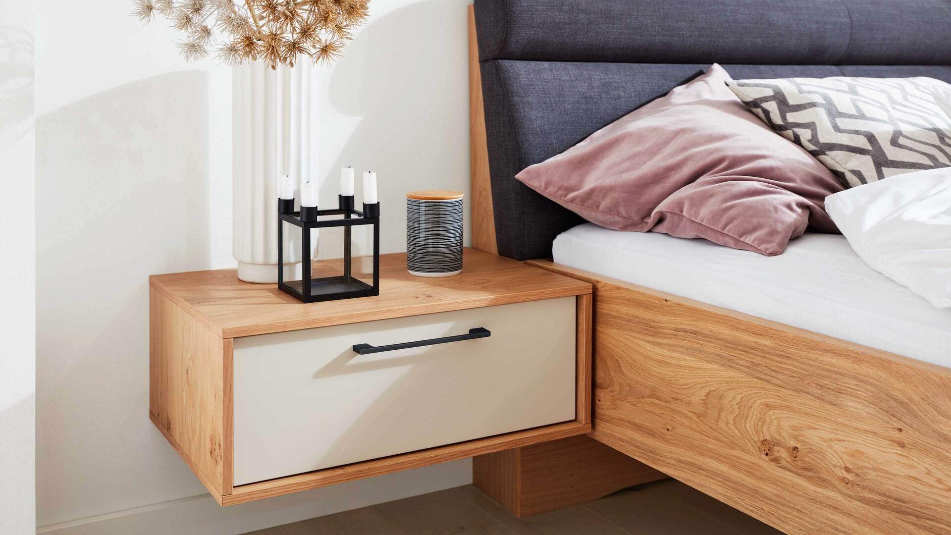 Interliving Schlafzimmer Serie 1023 - Nachtkommode 21001