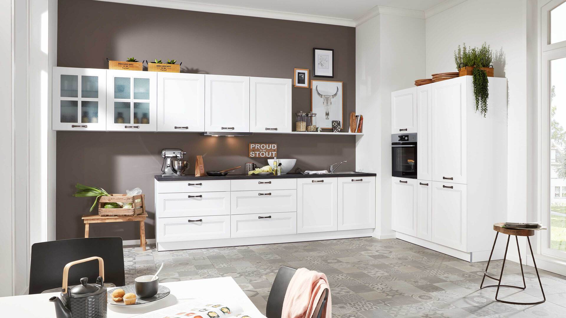 Interliving Küche Serie 3023 mit AEG Einbaugeräten