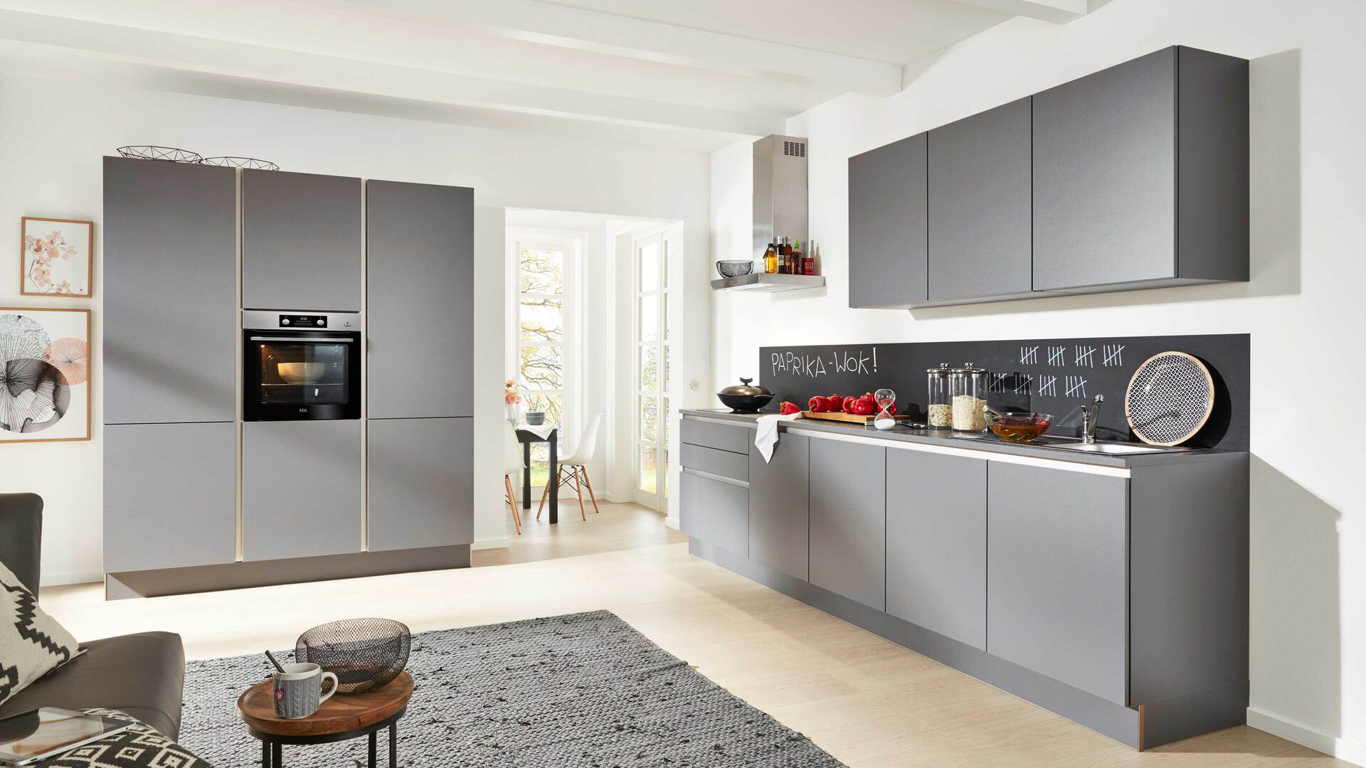 Interliving Küche Serie 3017 mit AEG Einbaugeräten