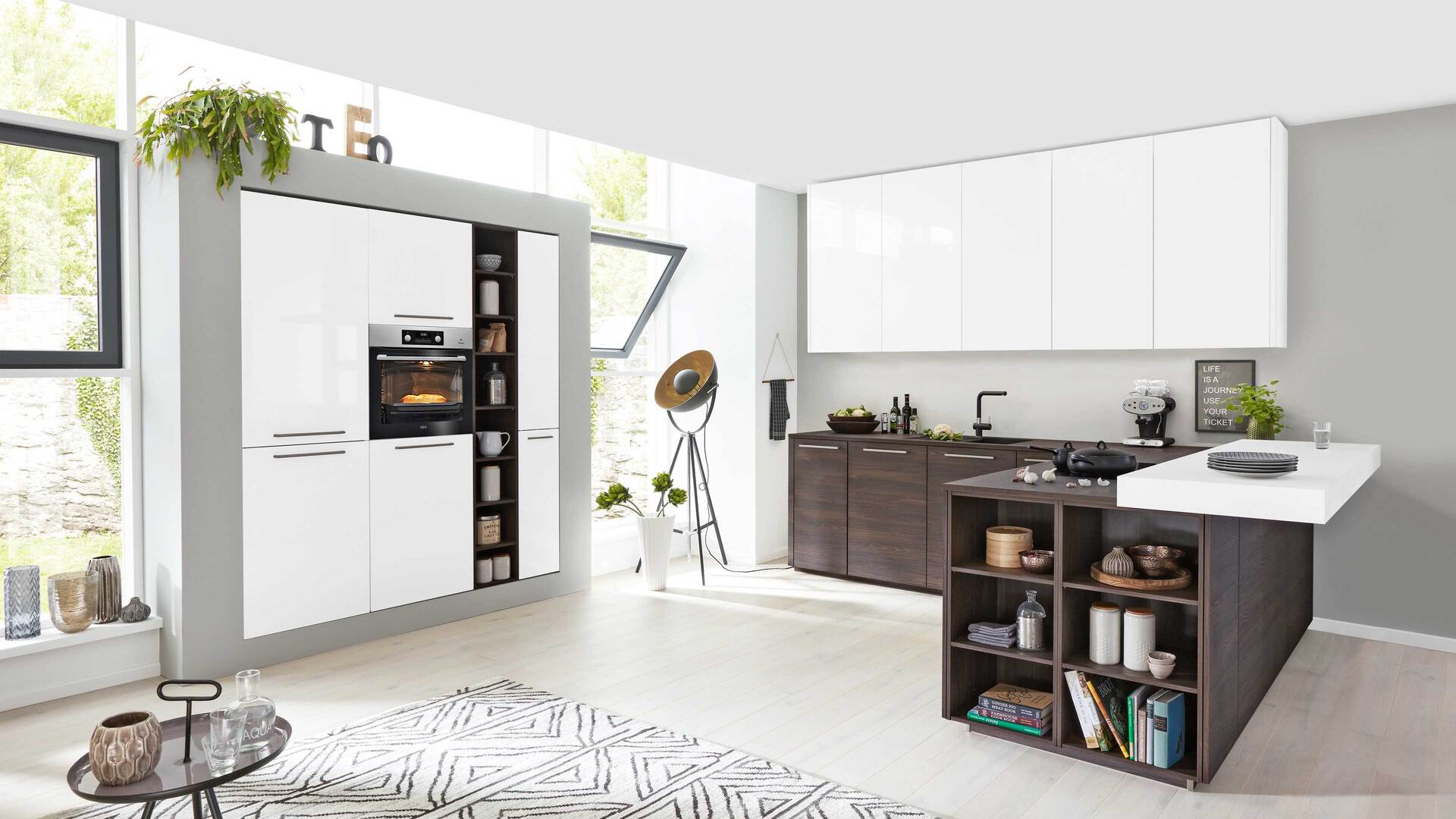 Interliving Küche Serie 3003 mit AEG Einbaugeräten