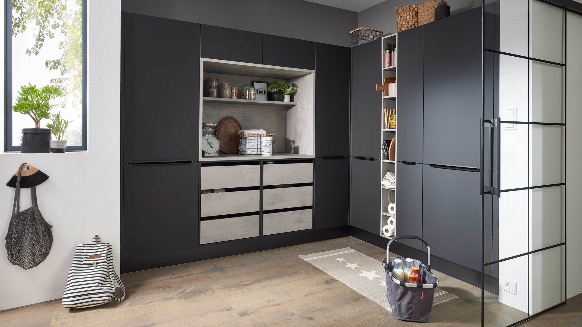Interliving Küche Serie 3073 - Vorratsraumlösung