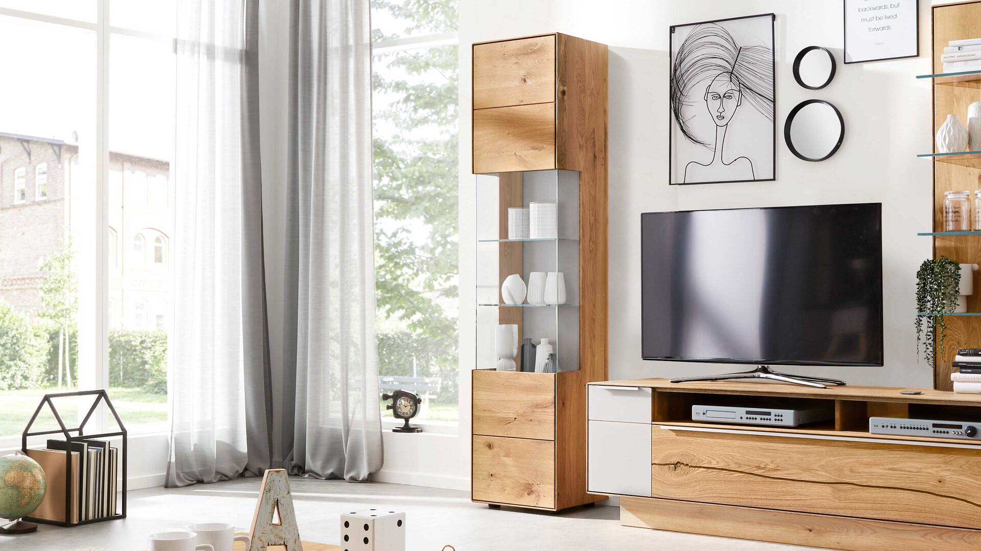 Interliving Wohnzimmer Serie 2020 - Vitrine 151300