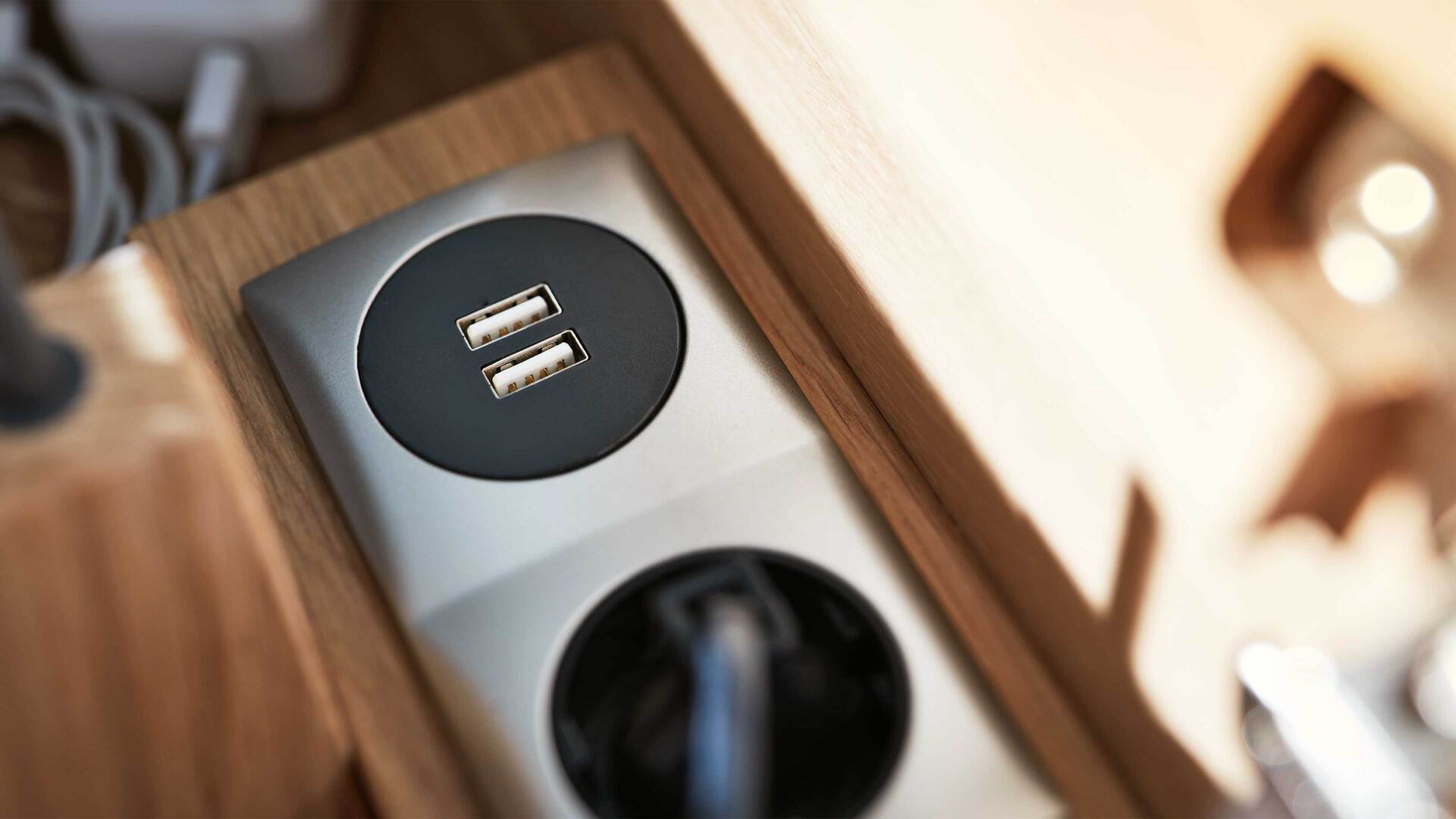 Interliving Wohnzimmer Serie 2020 - Steckdose und USB 195414